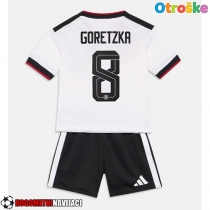 Otroške Nogometnih dresov Nemčija Leon Goretzka #8 Domači SP 2026 Kratki rokavi (+ hlače)
